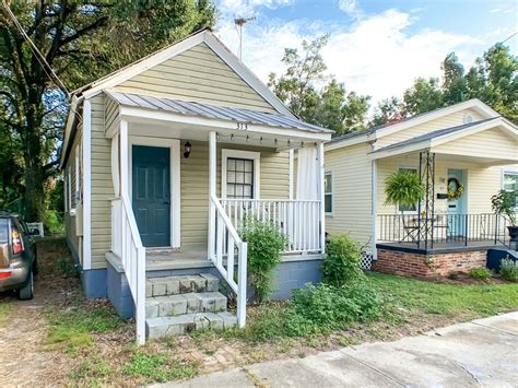This adorable, attached, cottage like apartment is just steps from the water and with water views. . Pensacola homes for rent